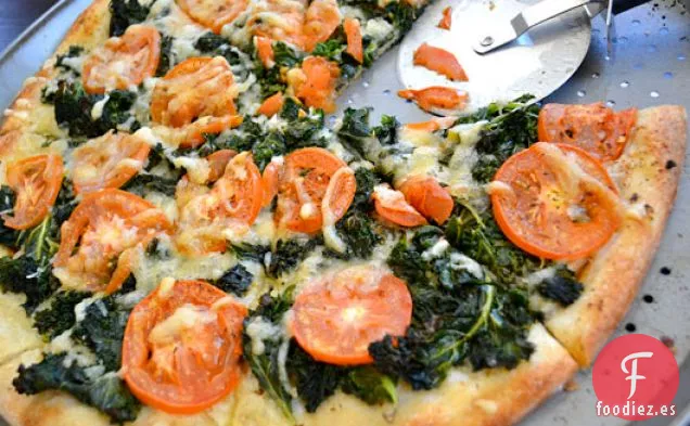 Pizza de Col Rizada, Suiza y Tomate