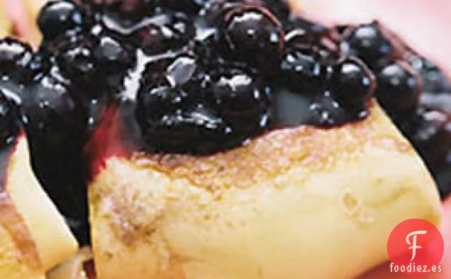 Blintzes de Queso con Salsa de Arándanos