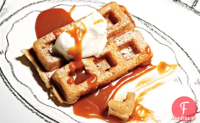 Gofres Crujientes con Coulis de Caramelo Salado
