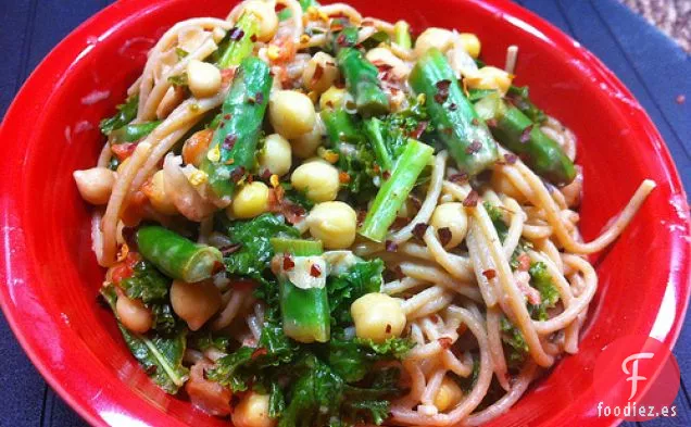 Pasta Cremosa de Col Rizada con Espárragos