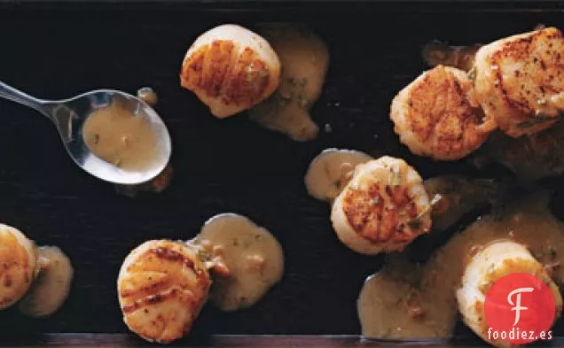 Vieiras Chamuscadas con Salsa de Mantequilla de Estragón