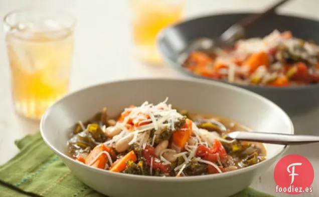 Sopa De Col Rizada Y Frijoles Blancos