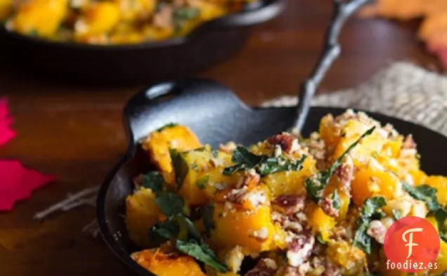 Calabaza Asada Con Col Rizada Y Queso Parmesano De Nuez De Almendra
