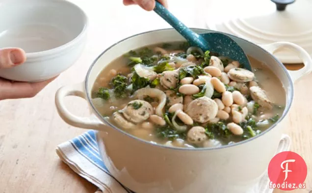 Sopa De Frijoles Blancos Y Col Rizada