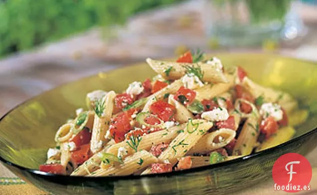 Penne de Estilo Griego con Tomates Frescos, Queso Feta y Eneldo