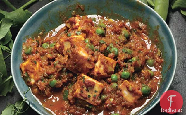 Curry Paneer con guisantes