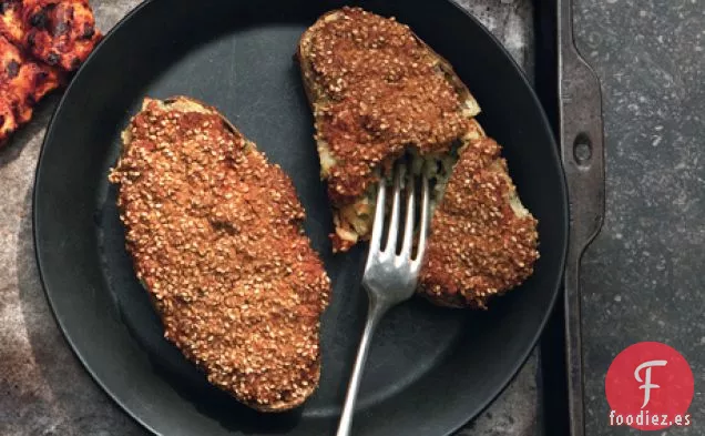 Patatas Rellenas de Queso con Pasta de Especias de Yogur y Corteza de Semillas de Sésamo