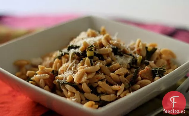 Risotto De Orzo Con Col Rizada Y Salchicha De Pollo