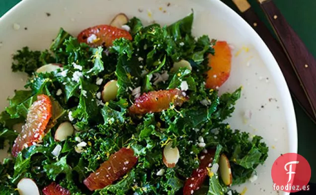 Ensalada Sencilla De Naranja Sanguina Y Col Rizada Con Vinagreta Blanca Balsámica