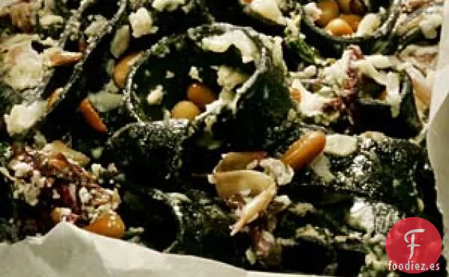 Pasta Con Queso De Cabra, Achicoria, Col Rizada Y Piñones