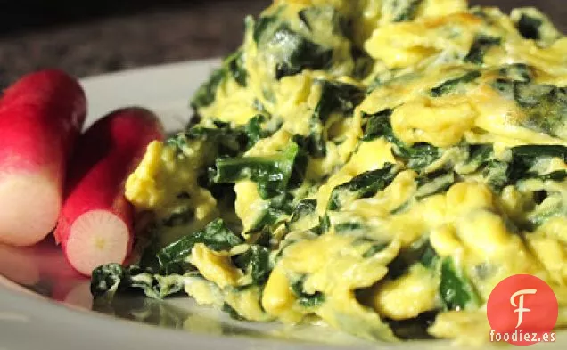 Huevos Revueltos Con Col Rizada Y Provolone