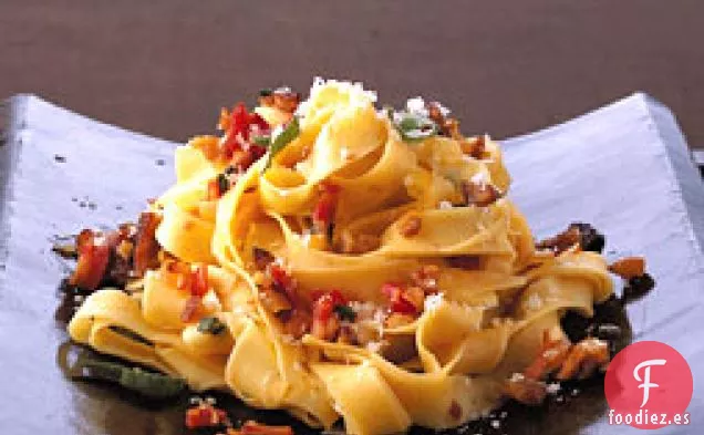 Tagliatelle con Castañas, Panceta y Salvia