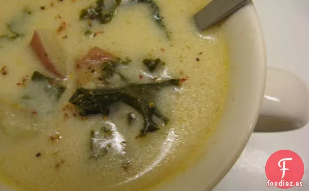 Sopa De Papas Toscanas, Col Rizada Y Salchichas