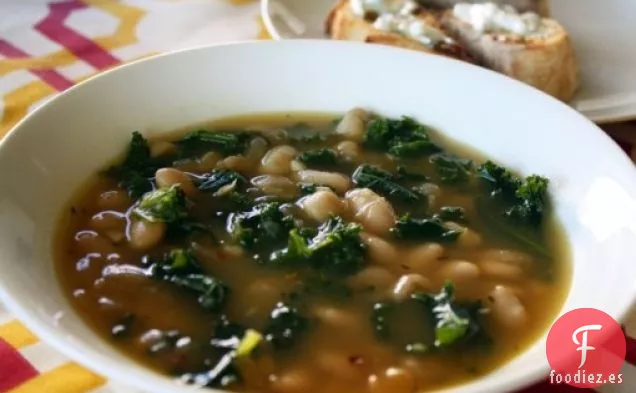 Sopa De Col Rizada Y Frijoles Blancos