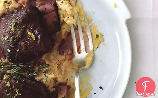 Costillas Cortas Estofadas con Cabernet con Polenta de Gorgonzola y Gremolata de Hierbas Mixtas