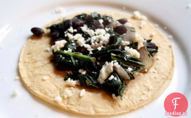 Cena De Esta Noche: Tacos De Frijoles Negros Y Col Rizada