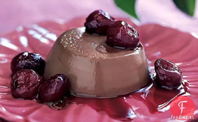 Panna Cotta de Chocolate con Cerezas Glaseadas de Oporto y Balsámico