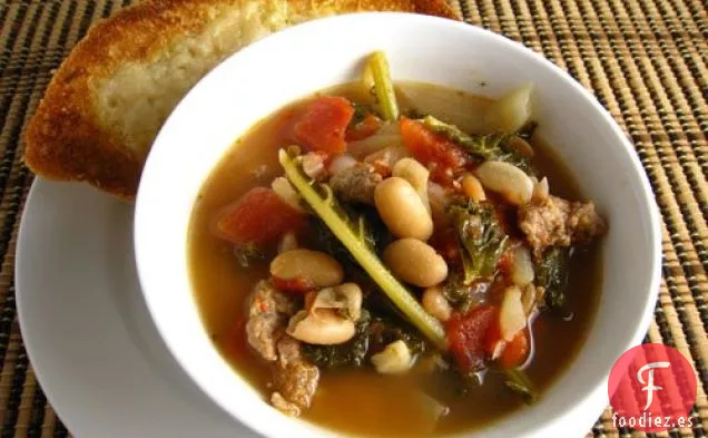 Sopa De Frijoles Blancos Y Col Rizada Con Salchicha De Pavo