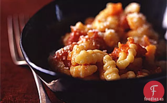 Albóndigas de Patata Pequeñas con Tomate, Cebolla y Salsa Guanciale