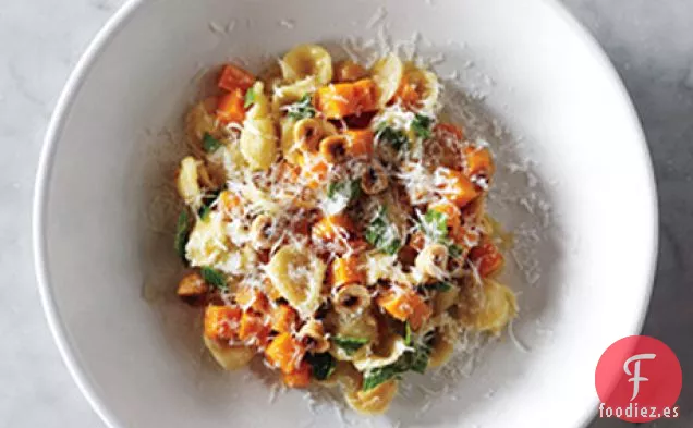 Orecchiette con Calabaza, Chiles y Avellanas