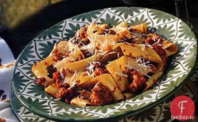 Pasta con Ternera, Salchicha y Ragú de Porcini