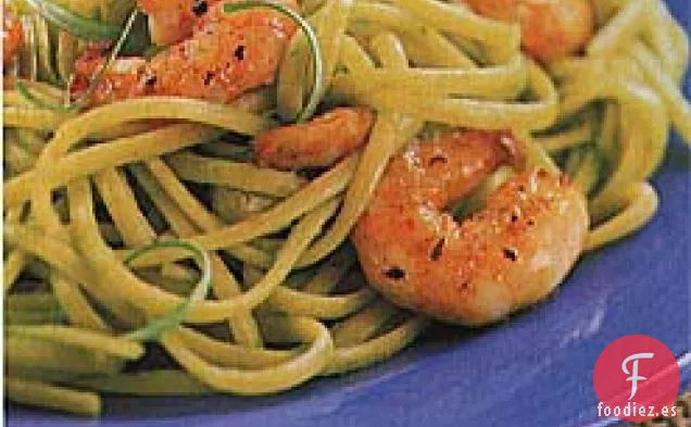 Linguini con Salsa de Cebolleta y Camarones Salteados