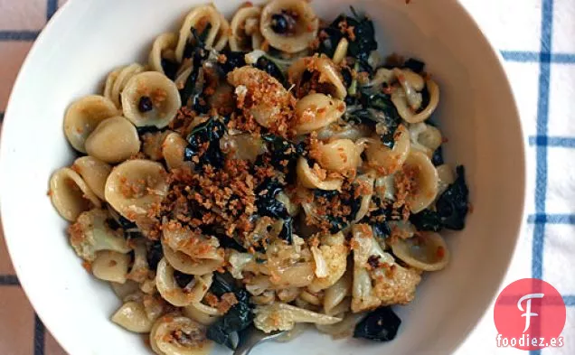 Cena de esta noche: Orecchiette con Col Rizada Estofada y Coliflor