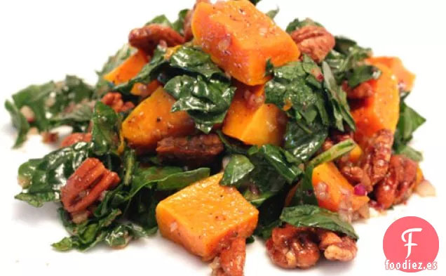 Ensalada De Col Rizada Con Calabaza Asada Y Nueces Con Especias