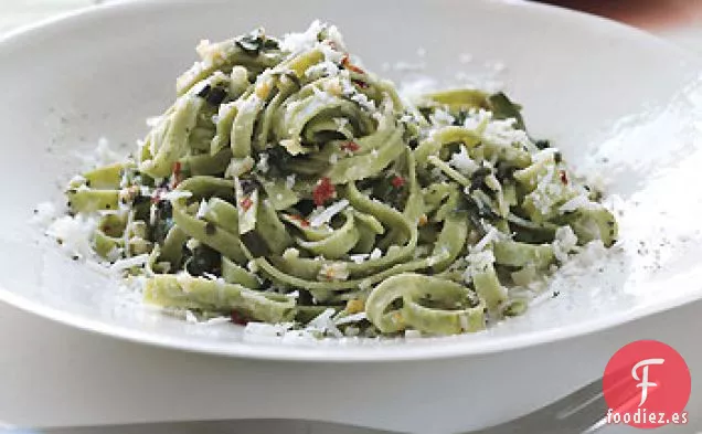 Linguini Picante de Espinacas con Aceite de Oliva y Ajo