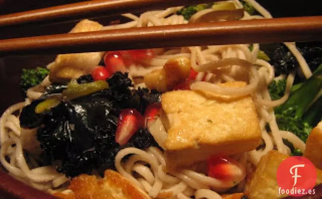 Fideos Soba Con Brócoli, Nueces Y Granada