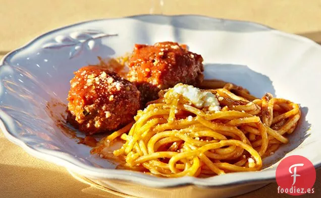 Pasta a la Parrilla con Albóndigas a la Parrilla