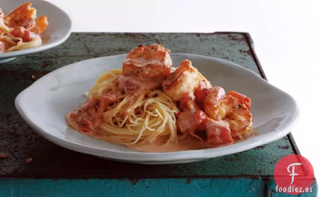 Capellini con Camarones y Salsa Cremosa de Tomate