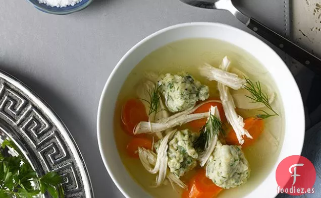 Sopa de Pollo de Primavera con Bolas de Matzá