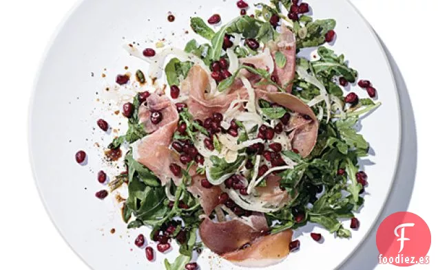 Ensalada Mediterránea con Jamón y Granada