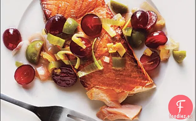 Salmón a la Plancha con Salsa de Uva
