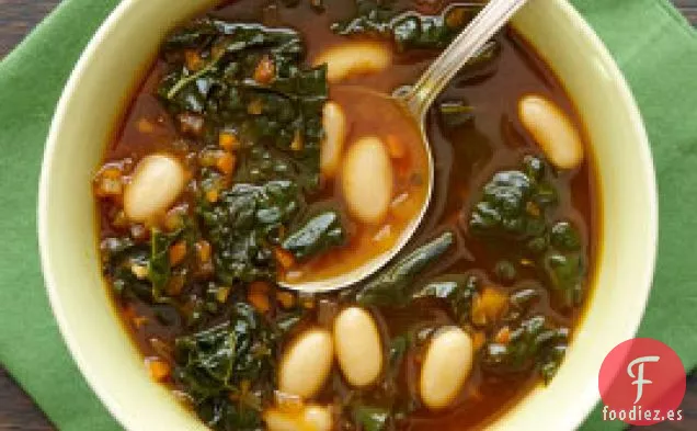 Sopa De Frijoles Cannellini Y Col Rizada