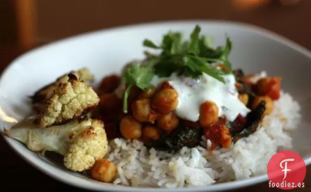 Garbanzos Picantes Con Jengibre, Col Rizada Y Salsa De Yogur De Lima