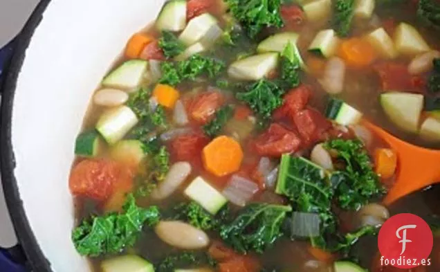 Sopa De Verduras Y Col Rizada