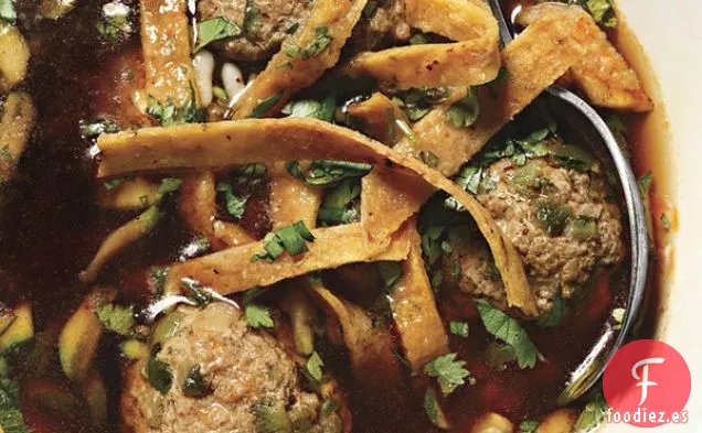 Albóndigas Poblanas con Sopa de Chile Ancho