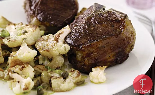 Chuletas de Cordero con Coliflor y Pasas