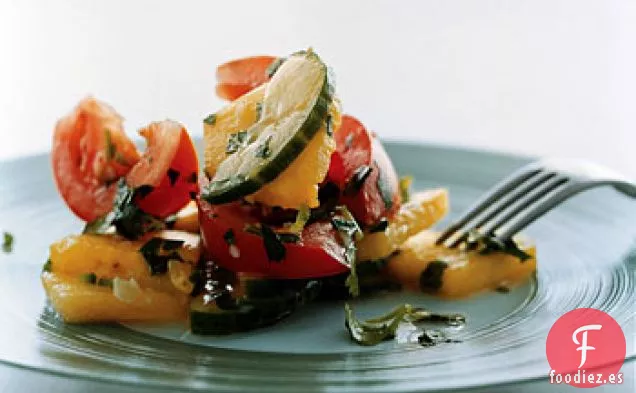 Ensalada de Pepino, Tomate y Piña con Aderezo Asiático