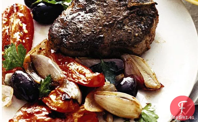 Chuletas de Cordero con Tomates y Aceitunas