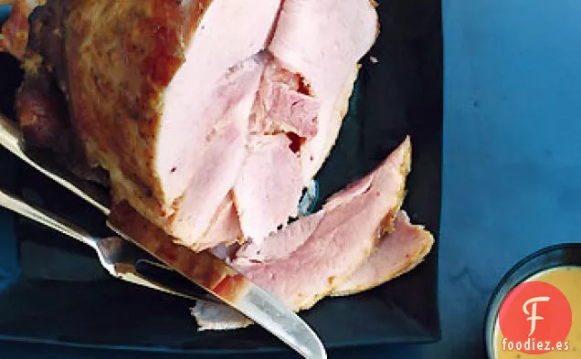 Jamón Glaseado con Salsa de Piña y Mostaza