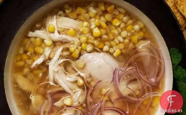 Sopa de Pollo y Maíz con Salsa de Menta y Chile