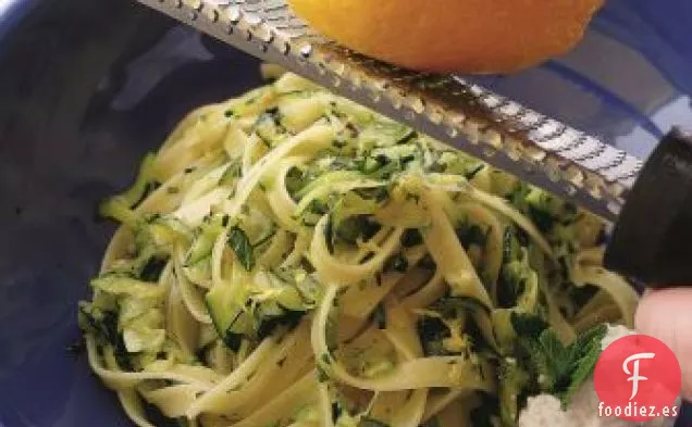 Fettuccine con Calabacín Rallado, Ricotta Fresca y Ralladura de Limón