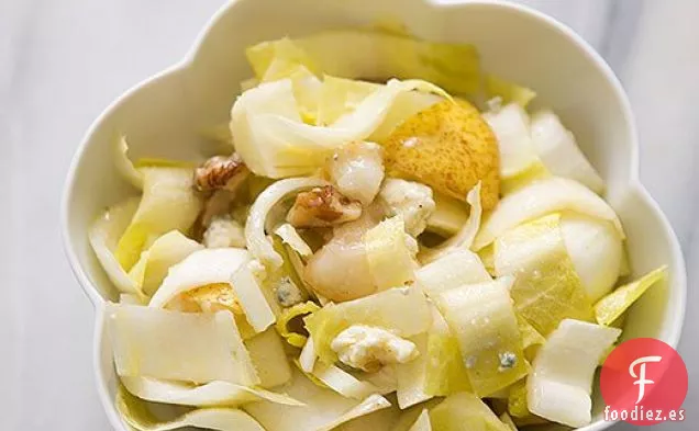 Ensalada de Escarola con Nueces, Peras y Gorgonzola