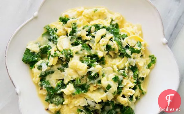 Huevos revueltos con Col Rizada y Mozzarella