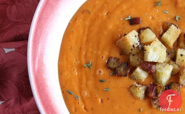Sopa Cremosa de Pimiento Rojo Asado y Coliflor