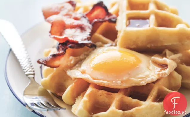 Jarabe De Arce–Huevos Escalfados Y Waffles