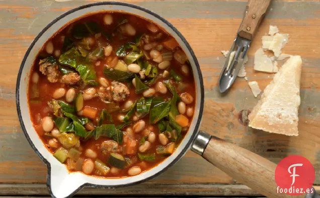 Sopa Rústica De Frijoles Toscanos Y Salchichas